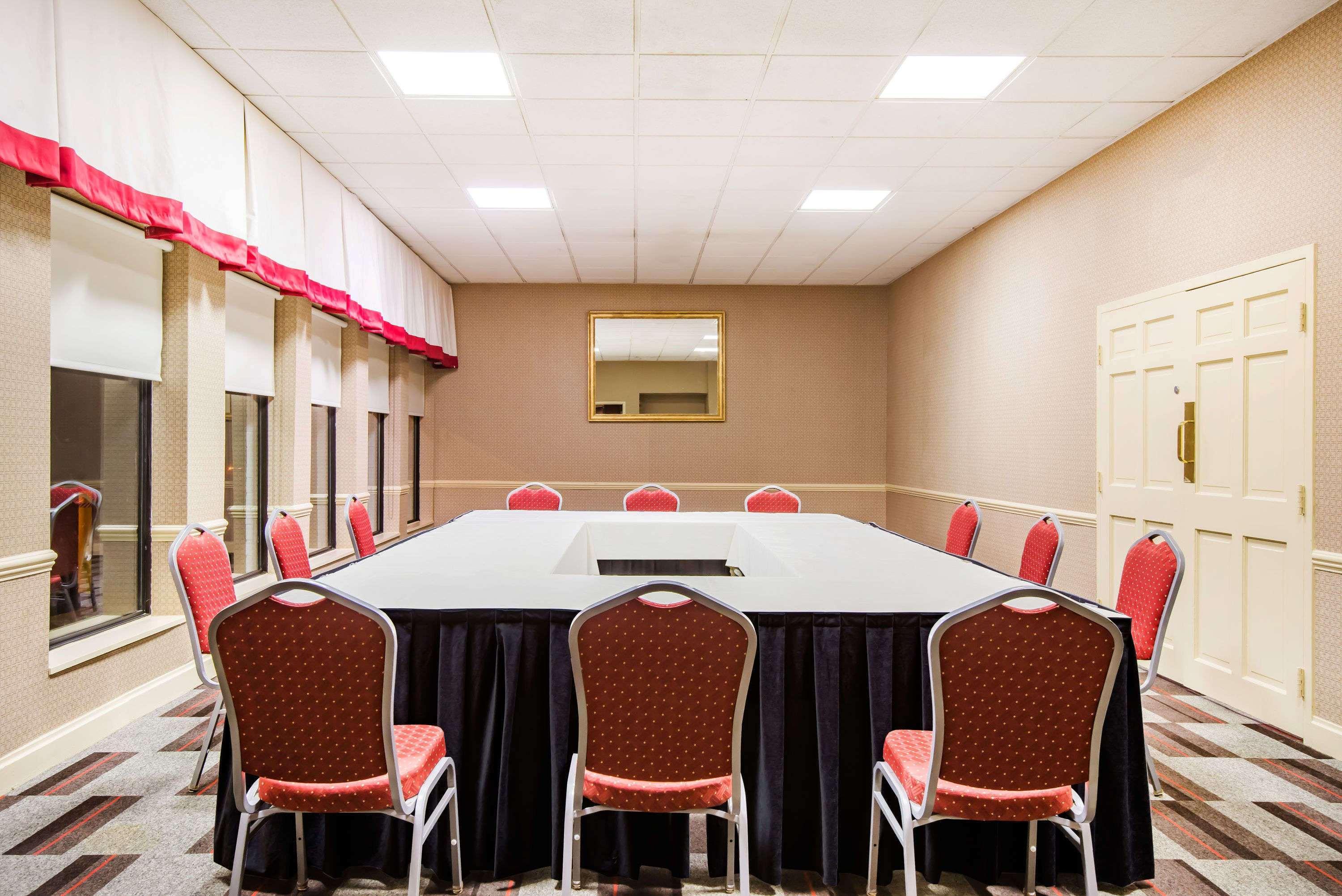 Hotel Wyndham Garden Pittsburgh Airport 3*