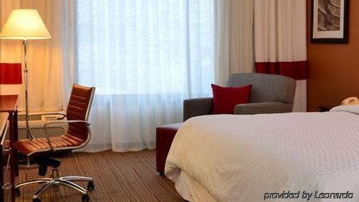 Hotel Wyndham Garden Pittsburgh Airport 3*