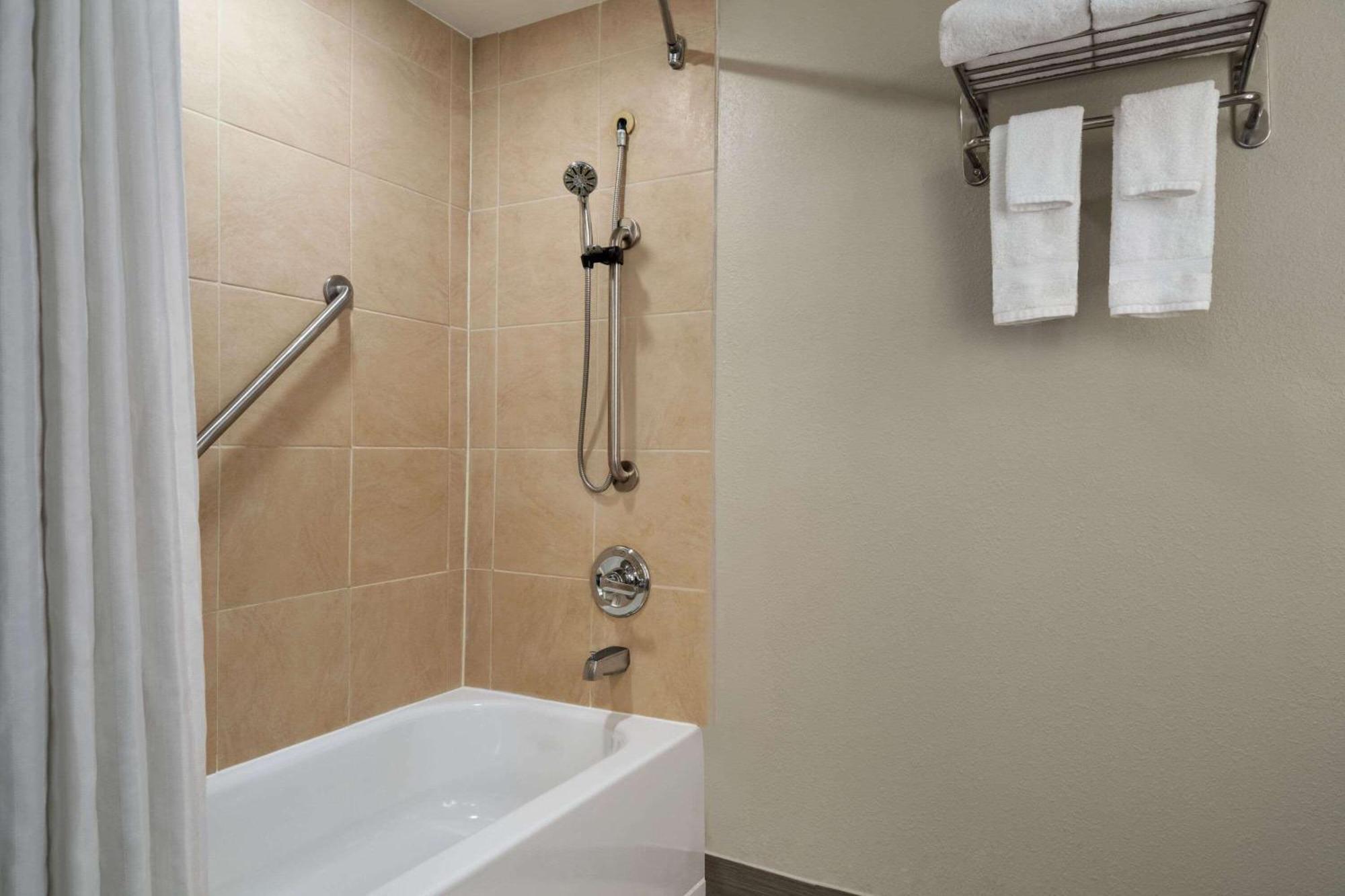 Wyndham Garden Pittsburgh Airport Hotel 3*