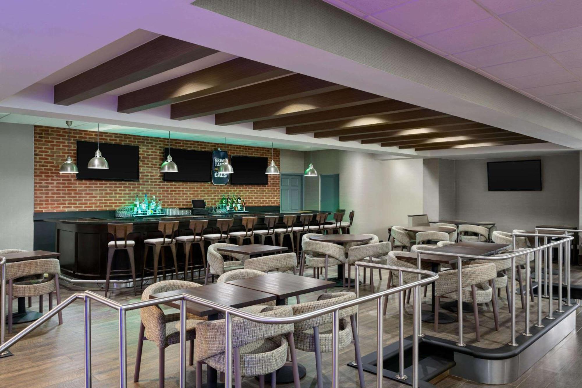 Hotel Wyndham Garden Pittsburgh Airport 3*
