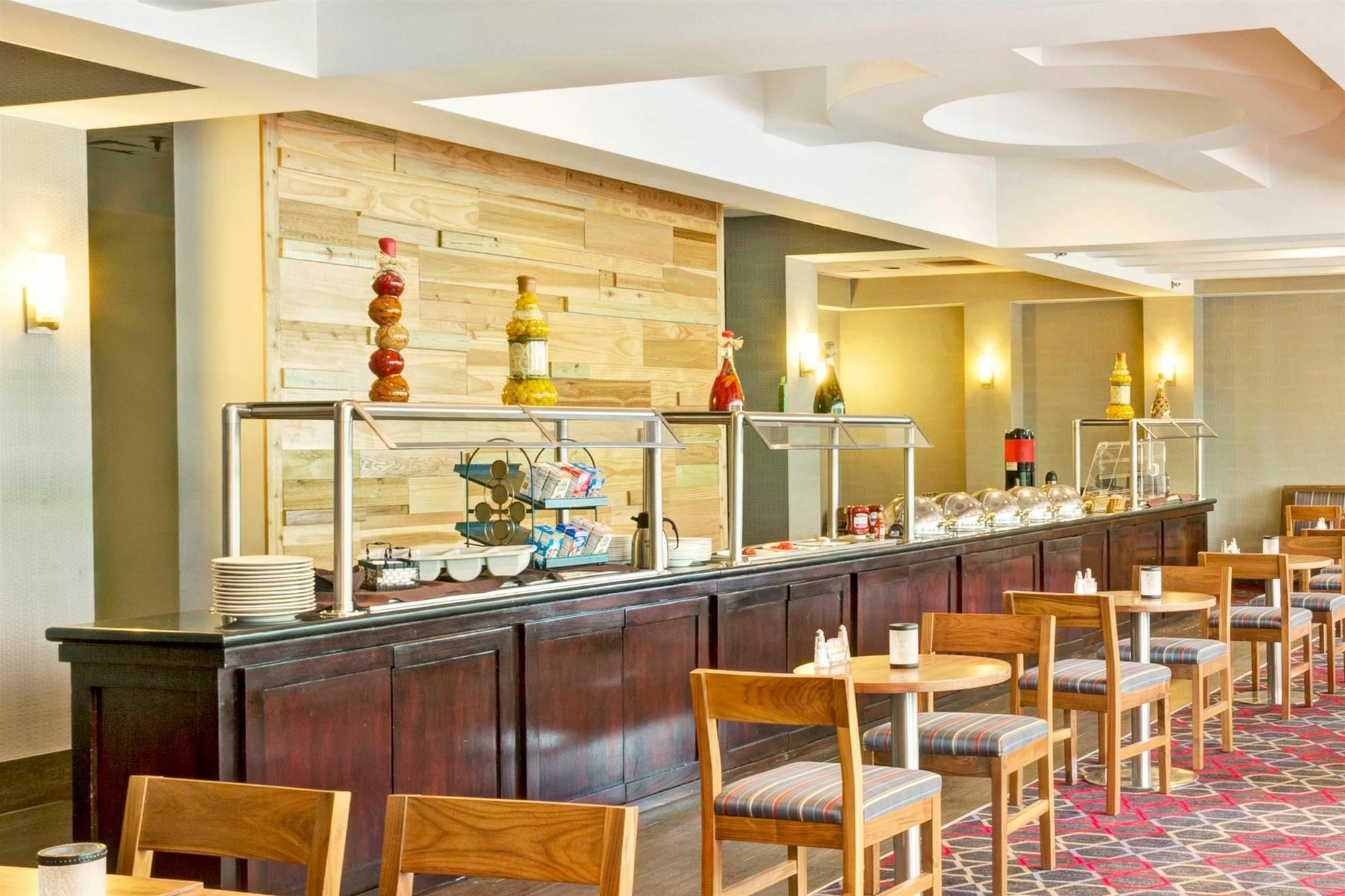 Wyndham Garden Pittsburgh Airport Hotel 3*